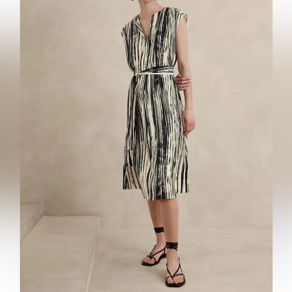 Banana Republic Silky Crepe Wrap Dress Blue Ivory Print Size Large Lightweight